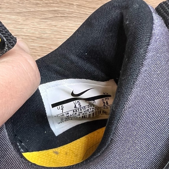 Nike Women’s Renew Freedom Slip-On Running Shoes – Grey/Gold – Size 7 - Picture 7 of 7